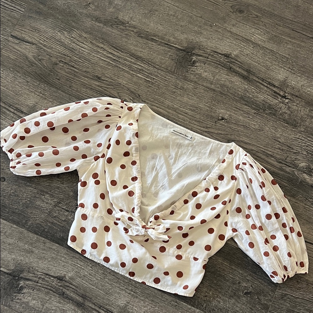 Abercrombie & Fitch Polka Dot Puff Sleeve Top